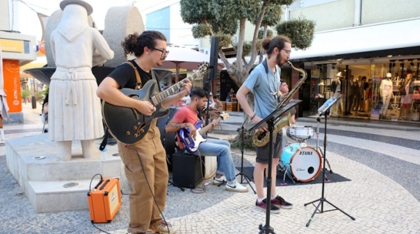 “Quintas-feiras ao Luar” no centro de Portimão dinamiza comércio através da cultura  