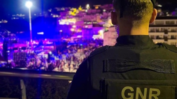 GNR deteve 17 pessoas junto a locais de diversão noturna em Albufeira