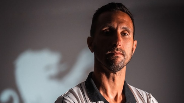 Central Rúben Fernandes é novidade no primeiro dia de trabalho do Farense