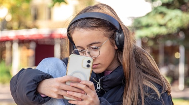 Tem um filho adolescente? Saiba como lhe colocar limites