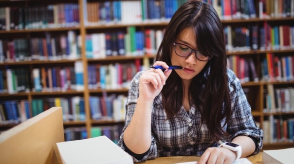 Desemprego diminui entre diplomados e há 87 cursos que garantem emprego a todos