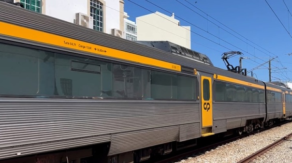 Fez-se história: Comboio elétrico ligou Faro a Vila Real de Stº António