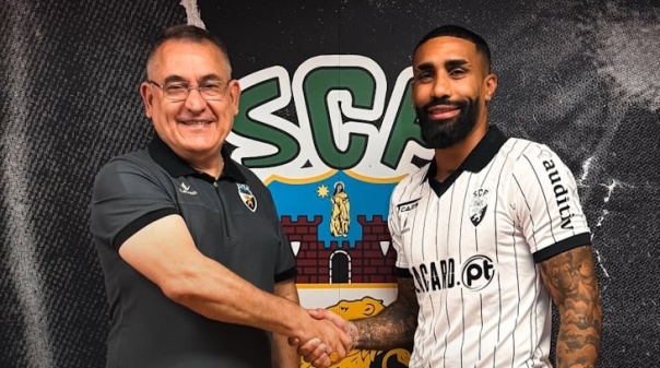 Lateral Derick Poloni renova por uma época com o Farense