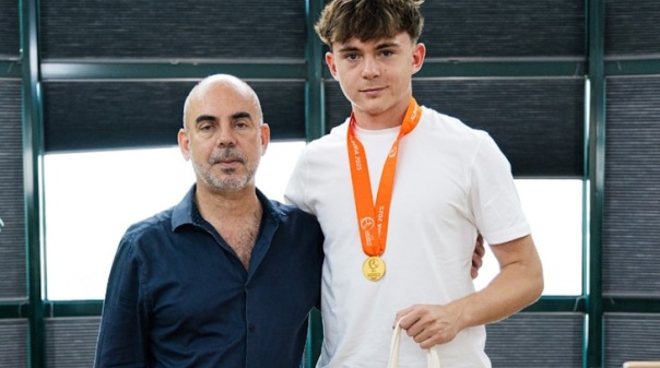 Presidente da Câmara Municipal de Lagoa recebeu campeão europeu sub-17
