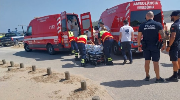 Três pessoas foram arrastadas por um agueiro na praia da Amoreira 