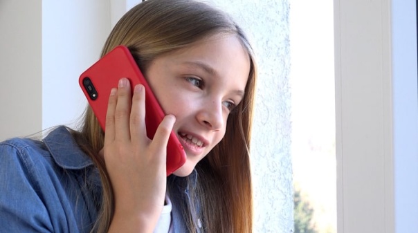 Governo aprova proibição do uso de telemóveis nas escolas até ao 6ª ano
