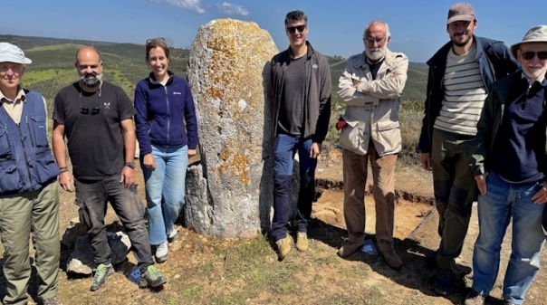 Vila do Bispo: Especialistas em arqueologia recolheram dados de menir de Aspradantas 