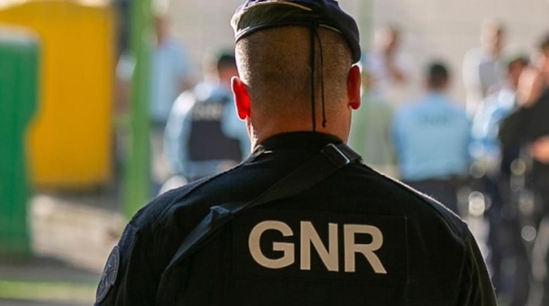 Luís Encarnação reivindica mais policiamento para a Praia do Carvoeiro