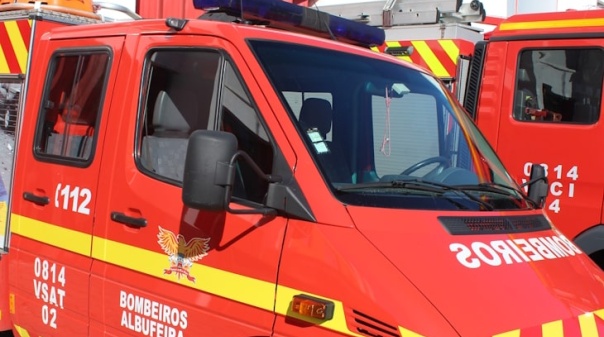 Autoridades fazem buscas por pessoa em conduta de saneamento em Albufeira