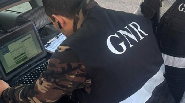 Homem detido em Vilamoura por permanência ilegal em território nacional
