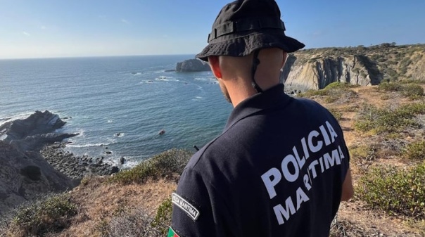 Retomadas buscas por pescador desaparecido na ponta da Atalaia em Aljezur