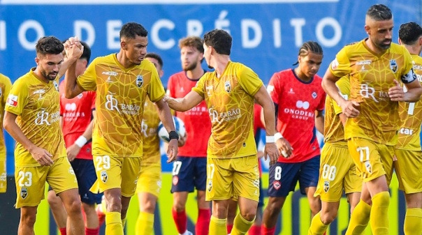 Golo nos instantes finais vale ao Farense empate com Oliveirense
