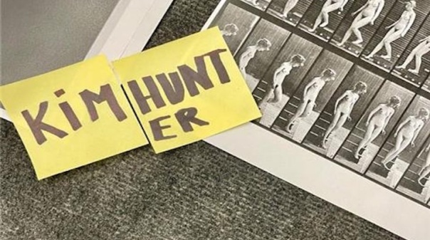 Algarve dialoga com ecofeminismo em exposição “Kim Hunter Descendo uma Escada”