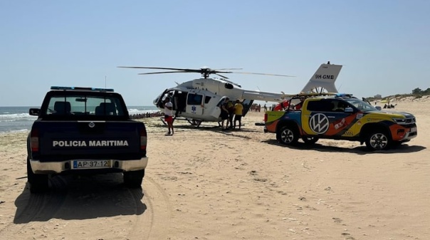 Jovem assistido na praia do Cabeço em Castro Marim transportado de helicóptero para o hospital 