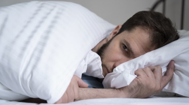 Dorme mal? Conheça os riscos para a saúde