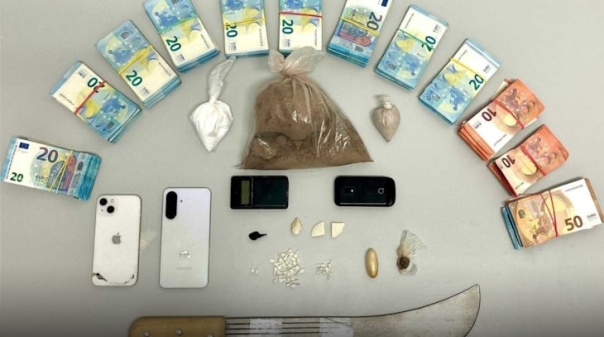 Mãe e filho apanhados com droga em Faro 