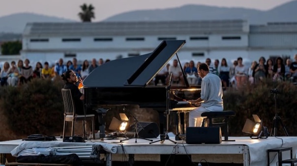 Olhão: Salinas serviram de palco para concerto intimista de Júlio Resende 