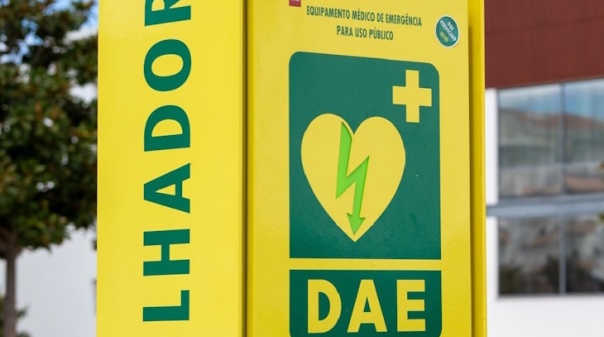 Município de Lagoa reforçou rede de Desfibrilhadores Automáticos Externos