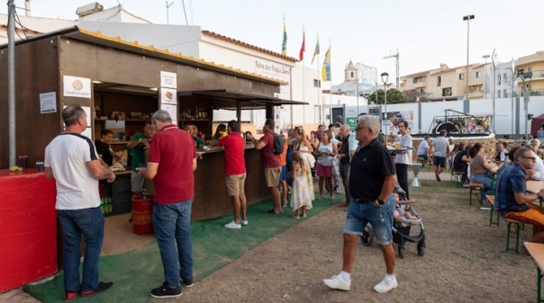 Feira dos Frutos Secos em Alcantarilha animada pela banda Iris, Rúben Filipe ou Miguel Azevedo 