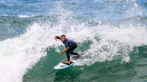Yolanda Hopkins garante vaga na elite mundial do surf