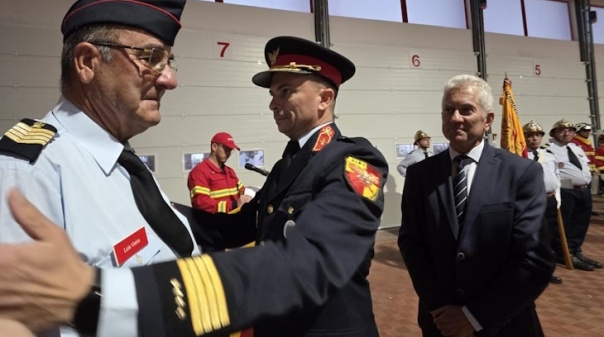 Bombeiro de Albufeira homenageado pelos 48 anos de serviço