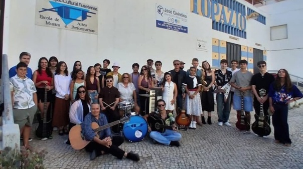 Escola de Música da Fuseta leva "Máquina do Tempo – Anos 60" a Olhão 