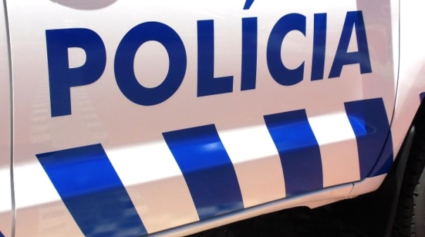 Mulher morreu carbonizada em casa devoluta em Faro