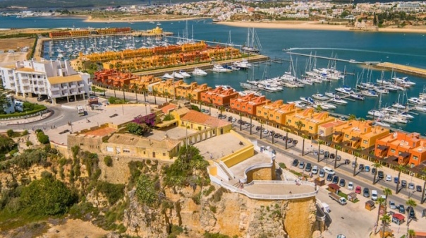 Alojamentos turísticos algarvios receberam 597 mil hóspedes em setembro