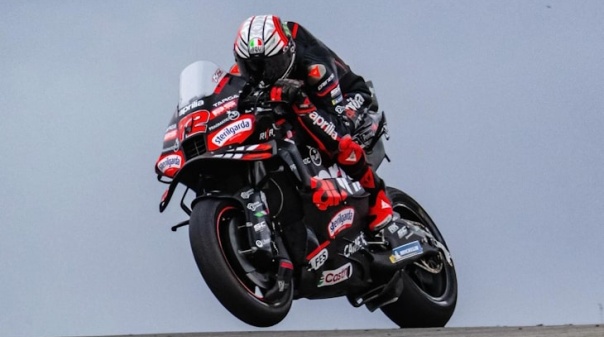 MotoGP: Marco Bezzecchi vence em Portimão e Oliveira é 14.º