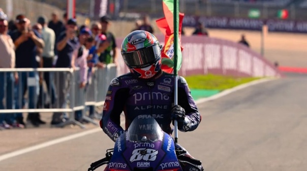 MotoGP: Oliveira homenageado antes da despedida do público luso