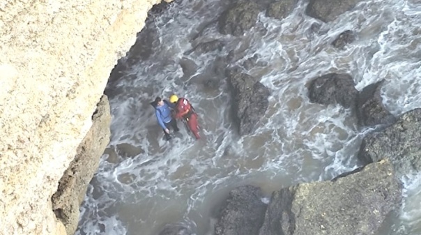 Jovem alemão com "fraturas e escoriações" após queda de arriba junto às grutas de Benagil