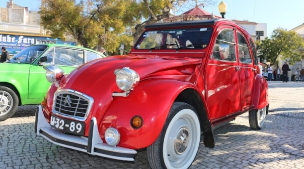 Baixa de Faro recebe 6º encontro de carros clássicos