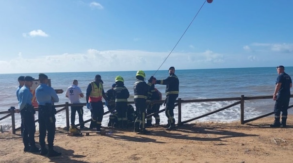 Mulher de 70 anos sofreu queda de arriba na praia do Almargem