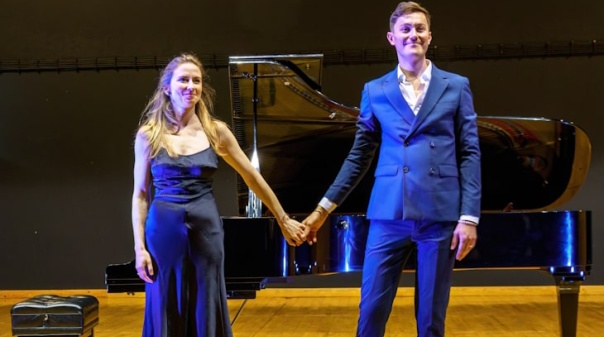 Barítono suíço Äneas Humm atuou em Faro em concerto solidário 