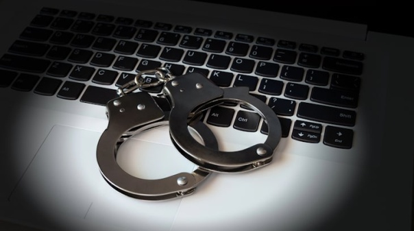 Turista detido em Albufeira por crime de pornografia de menores