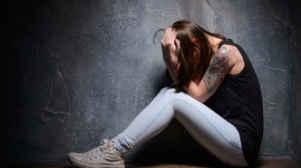 Cerca de 300 alunos de Faro marcham no Dia da Elimina&ccedil;&atilde;o da Viol&ecirc;ncia Contra a Mulher