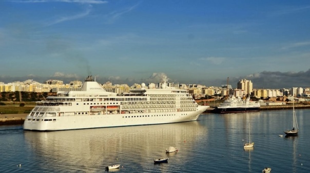 Porto de Portimão passa a ter mais capacidade de acostagem para navios de maior porte 