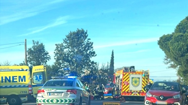 Colisão entre dois ligeiros resultou em 4 feridos perto de Olhão