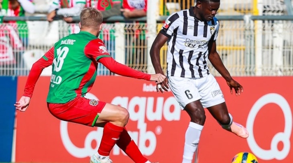 Marítimo M. vence Portimonense e mantém liderança