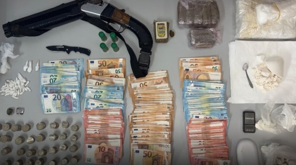 Quatro detidos por tráfico de droga no Algarve, um deles com mais de 8.000 doses