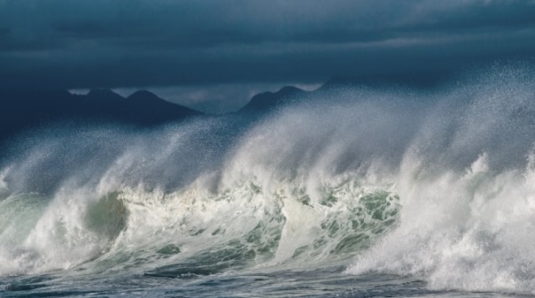 Toda a costa continental portuguesa sob avisos até domingo devido à ondulação