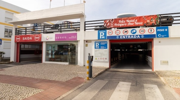 Loulé Concelho Global oferece estacionamento gratuito na época natalícia  