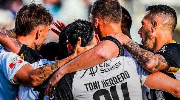 II Liga: Farense bate Vizela e regressa aos triunfos três jogos depois