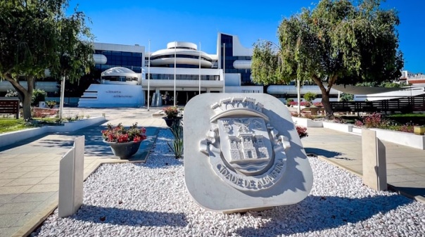 Albufeira renova distinção de excelência na qualidade da água