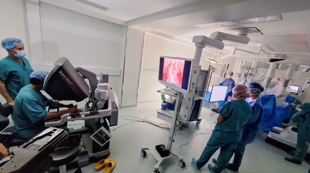 Hospitais de Portimão e Faro usam robot para tratar patologias complexas