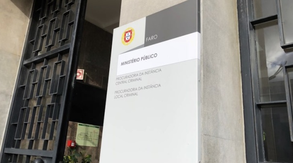 Homem condenado a 25 anos de prisão por matar mulher que conheceu no Algarve