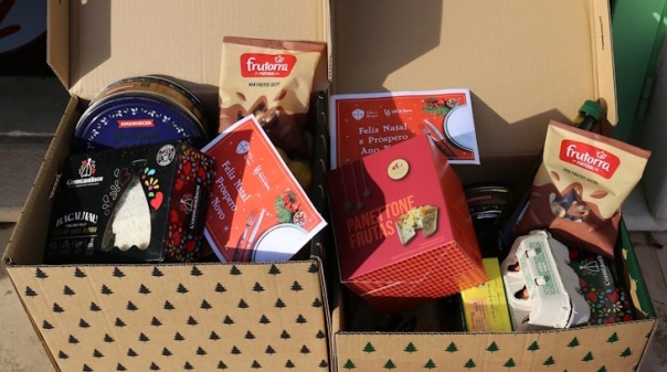 Famílias carenciadas de Vila do Bispo receberam cabazes de Natal da autarquia