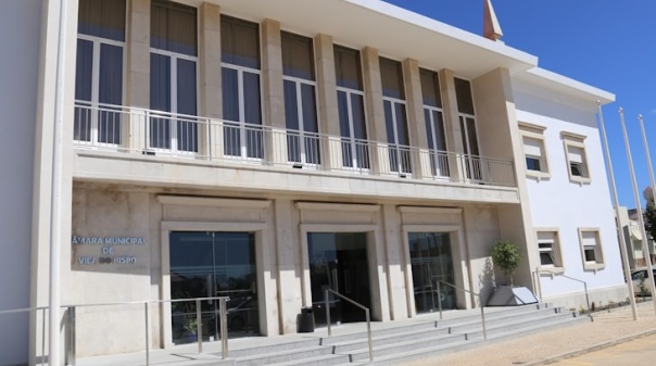 Vila do Bispo define pol&iacute;tica fiscal para 2026: Taxa m&iacute;nima de IMI e devolu&ccedil;&atilde;o integral do IRS