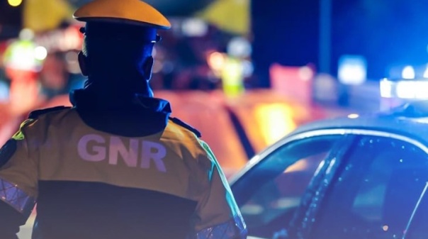 Dois marroquinos detidos na A22 com bolotas de haxixe 