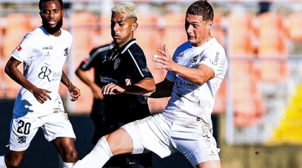 Liga 2: Acad&eacute;mico recebeu e venceu o Farense por 3-0